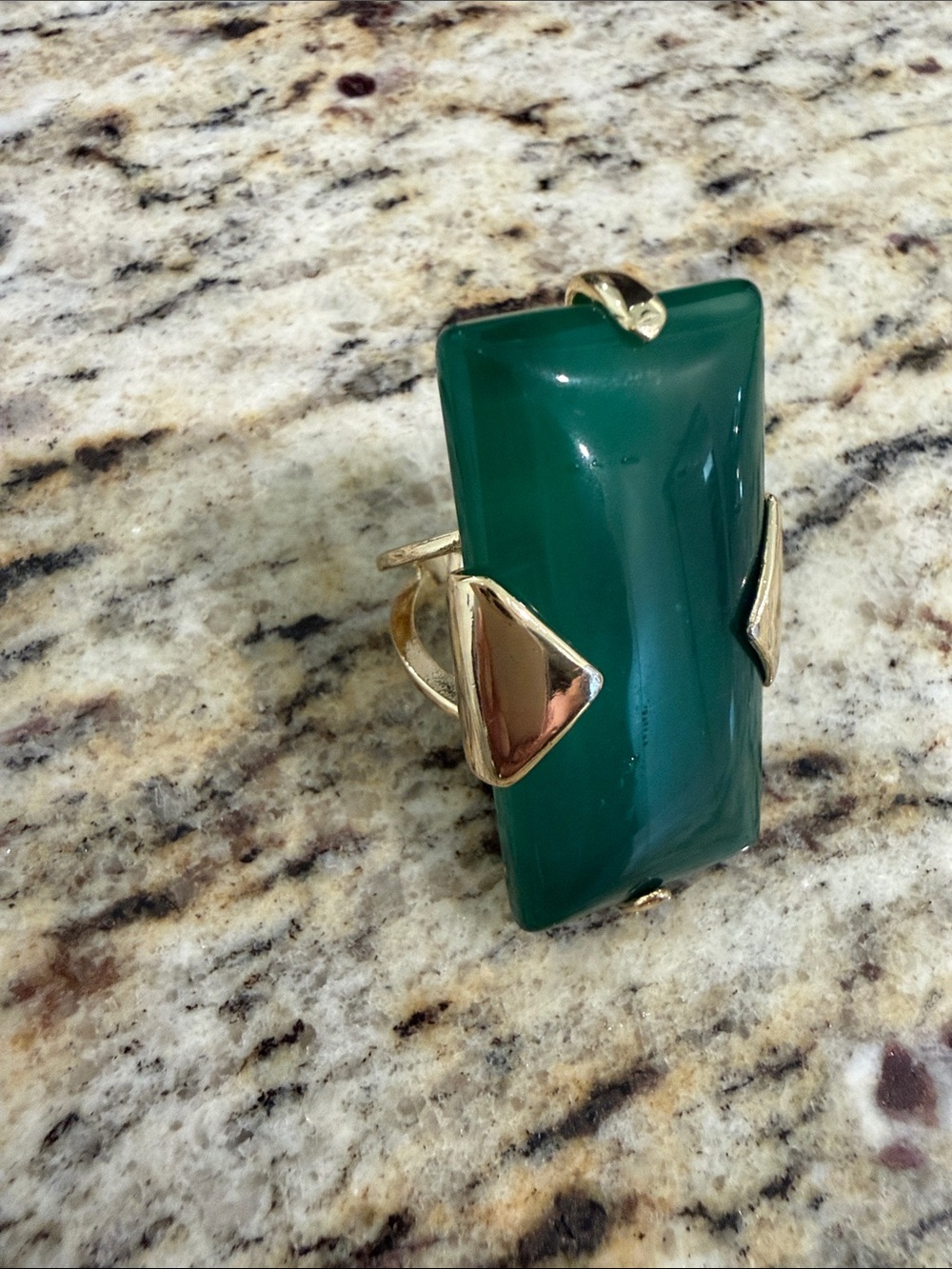 Kendra Scott Green Rectangular Statement Ring with Gold Accents Size 7 - Picture 5 of 5